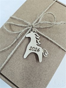 {{productViewItem.photos[photoViewList.activeNavIndex].Alt || productViewItem.photos[photoViewList.activeNavIndex].Description || 'Набор подвесок Лошадки 2026, 5 шт'}}